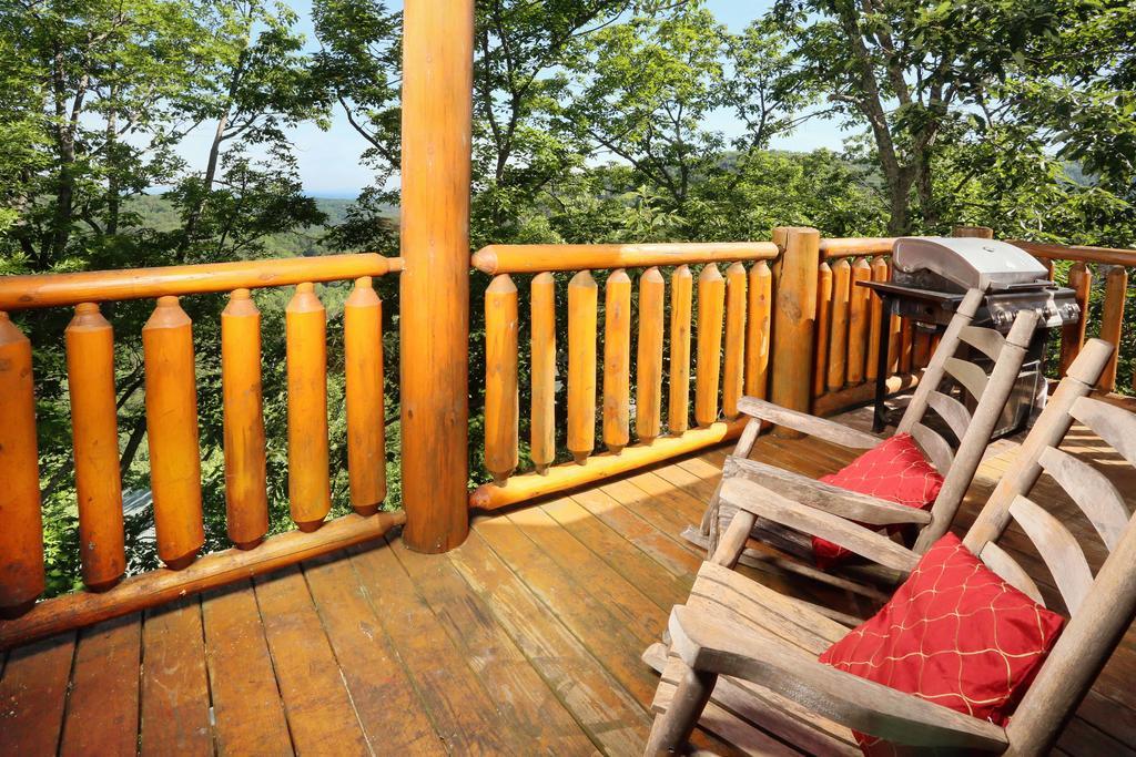 Rising Eagle Lodge - Eight Bedroom Пиджен Фордж Екстериор снимка
