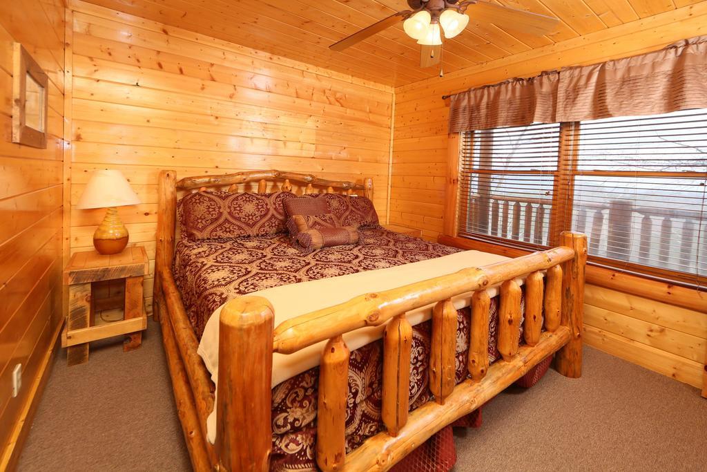 Rising Eagle Lodge - Eight Bedroom Пиджен Фордж Екстериор снимка