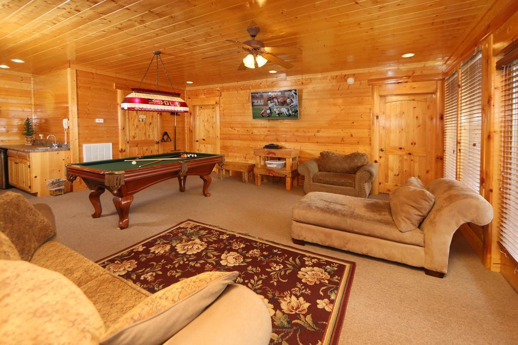 Rising Eagle Lodge - Eight Bedroom Пиджен Фордж Екстериор снимка