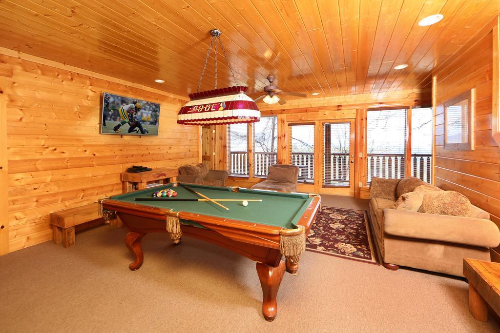 Rising Eagle Lodge - Eight Bedroom Пиджен Фордж Екстериор снимка