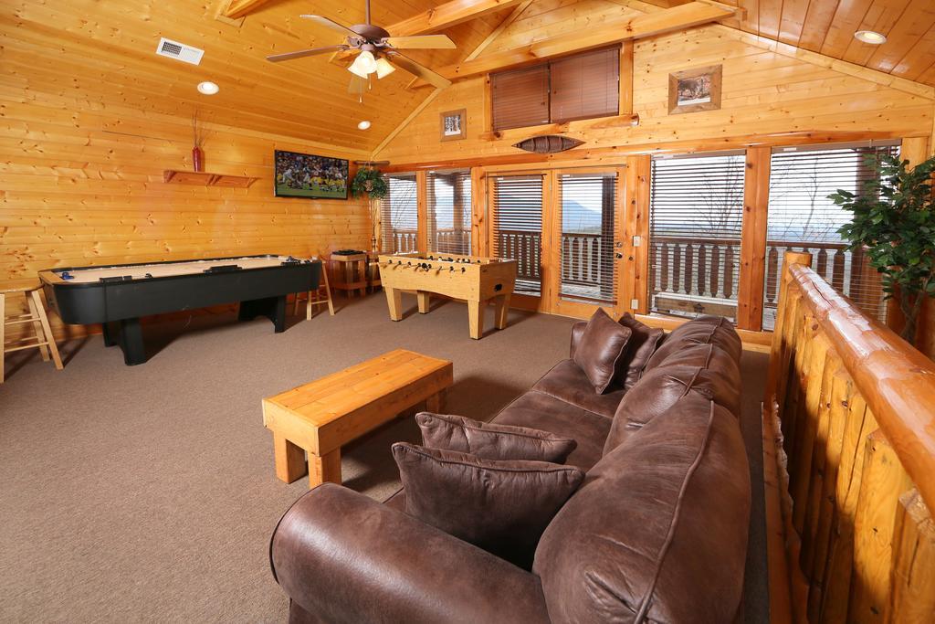 Rising Eagle Lodge - Eight Bedroom Пиджен Фордж Екстериор снимка