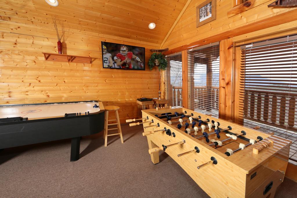 Rising Eagle Lodge - Eight Bedroom Пиджен Фордж Екстериор снимка