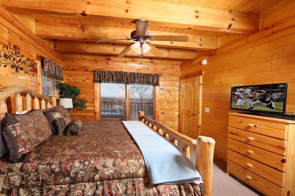 Rising Eagle Lodge - Eight Bedroom Пиджен Фордж Екстериор снимка