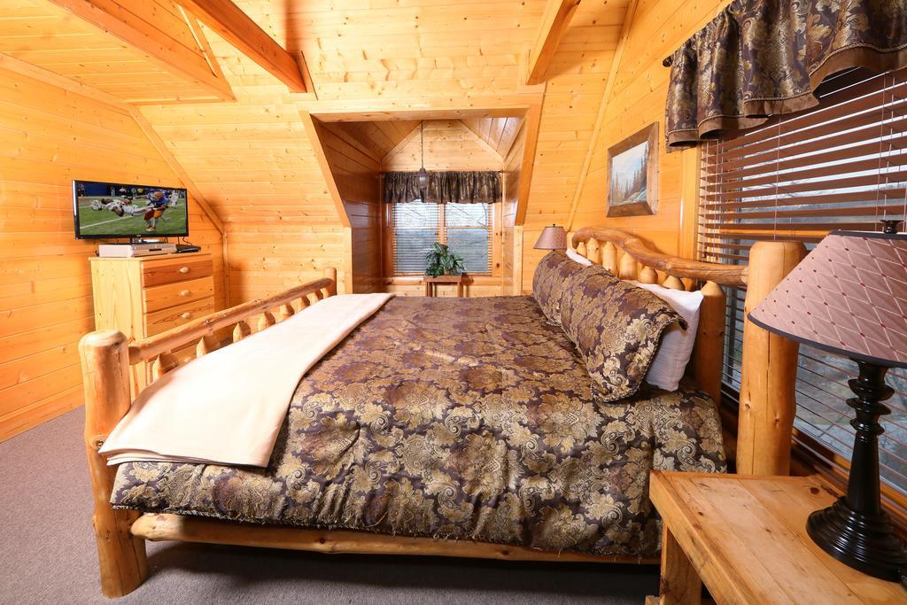 Rising Eagle Lodge - Eight Bedroom Пиджен Фордж Екстериор снимка