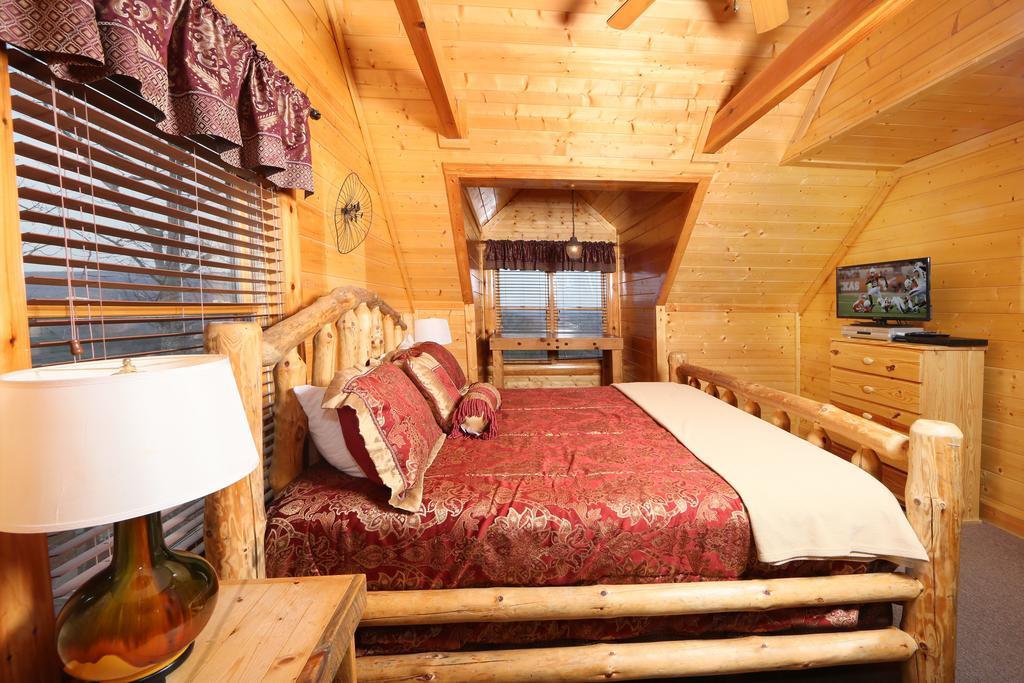 Rising Eagle Lodge - Eight Bedroom Пиджен Фордж Екстериор снимка