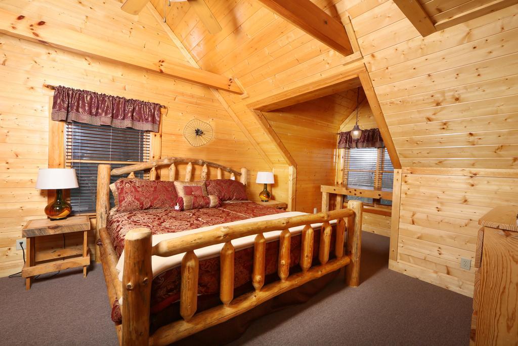Rising Eagle Lodge - Eight Bedroom Пиджен Фордж Екстериор снимка