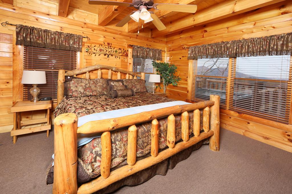 Rising Eagle Lodge - Eight Bedroom Пиджен Фордж Екстериор снимка