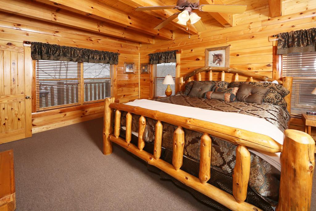 Rising Eagle Lodge - Eight Bedroom Пиджен Фордж Екстериор снимка
