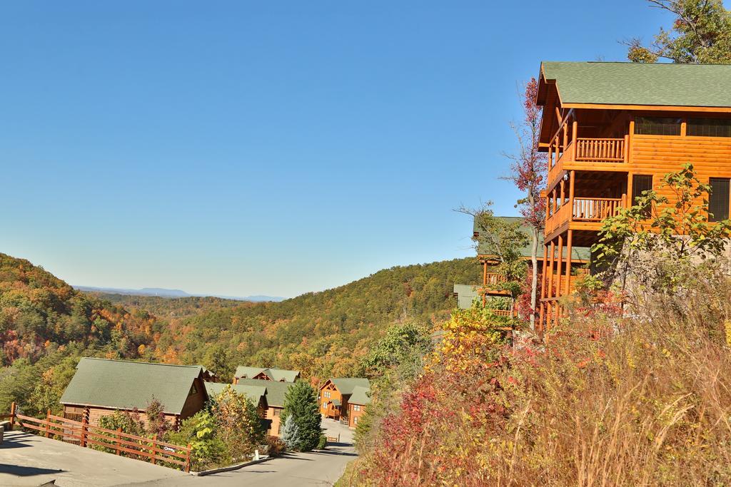 Rising Eagle Lodge - Eight Bedroom Пиджен Фордж Екстериор снимка